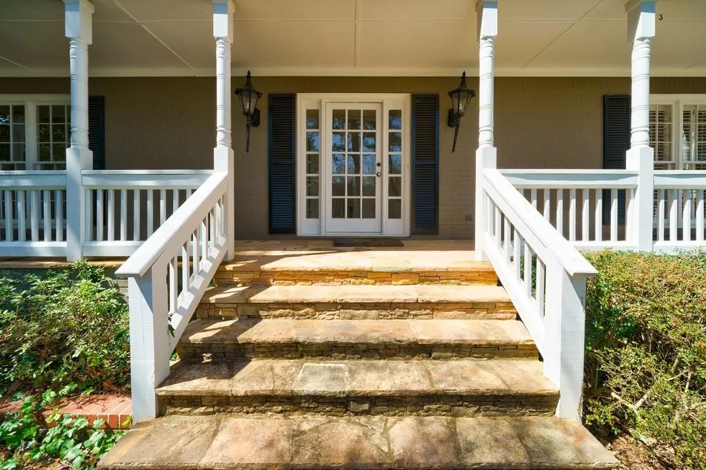 8015 Innsbruck Drive, Sandy Springs, Georgia 30350, 5 Bedrooms Bedrooms, ,4 BathroomsBathrooms,Residential,Sold,8015 Innsbruck Drive,7020466