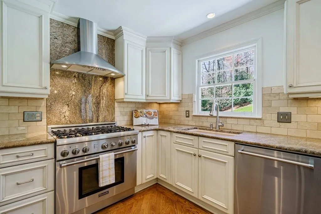 8015 Innsbruck Drive, Sandy Springs, Georgia 30350, 5 Bedrooms Bedrooms, ,4 BathroomsBathrooms,Residential,Sold,8015 Innsbruck Drive,7020466
