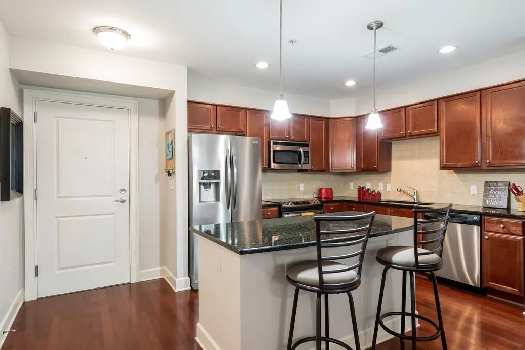 200 River Vista Drive Unit 106, Atlanta, Georgia 30339, 2 Bedrooms Bedrooms, ,2 BathroomsBathrooms,Residential,Sold,200 River Vista Drive Unit 106,6068811