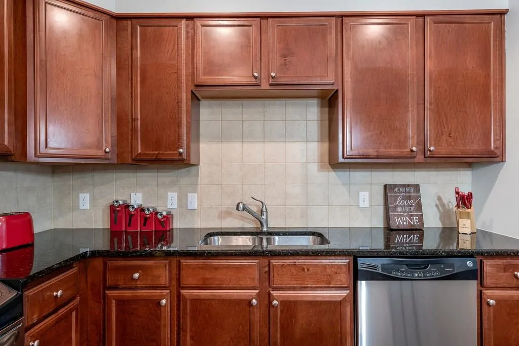 200 River Vista Drive Unit 106, Atlanta, Georgia 30339, 2 Bedrooms Bedrooms, ,2 BathroomsBathrooms,Residential,Sold,200 River Vista Drive Unit 106,6068811
