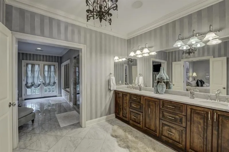 5290 London Drive, Sandy Springs, Georgia 30327, 7 Bedrooms Bedrooms, ,6 BathroomsBathrooms,Residential,Sold,5290 London Drive,6050341