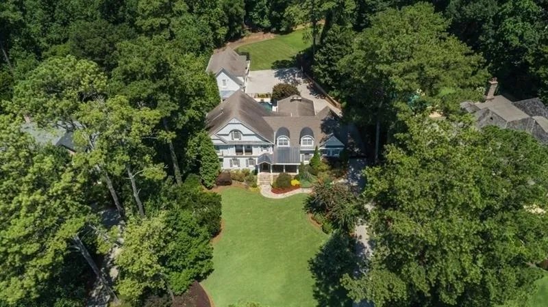 5290 London Drive, Sandy Springs, Georgia 30327, 7 Bedrooms Bedrooms, ,6 BathroomsBathrooms,Residential,Sold,5290 London Drive,6050341