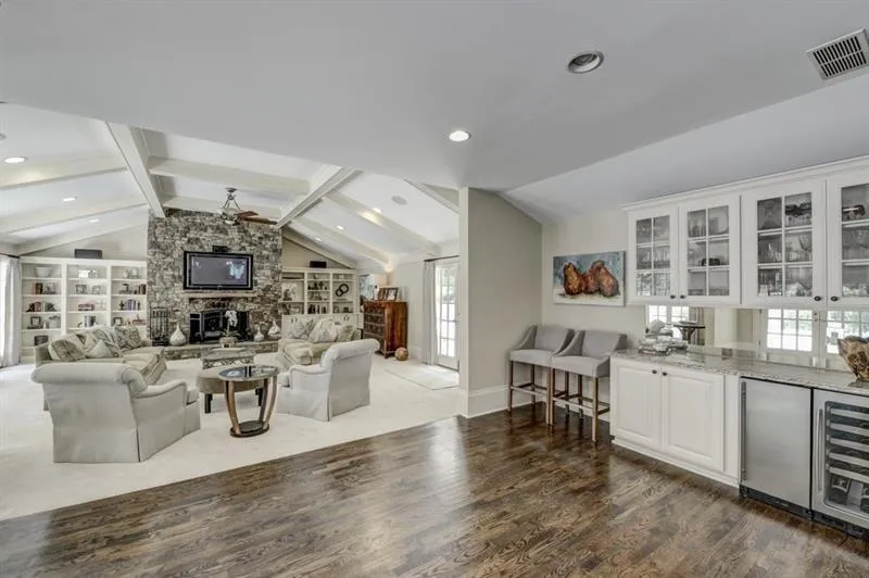 5290 London Drive, Sandy Springs, Georgia 30327, 7 Bedrooms Bedrooms, ,6 BathroomsBathrooms,Residential,Sold,5290 London Drive,6050341