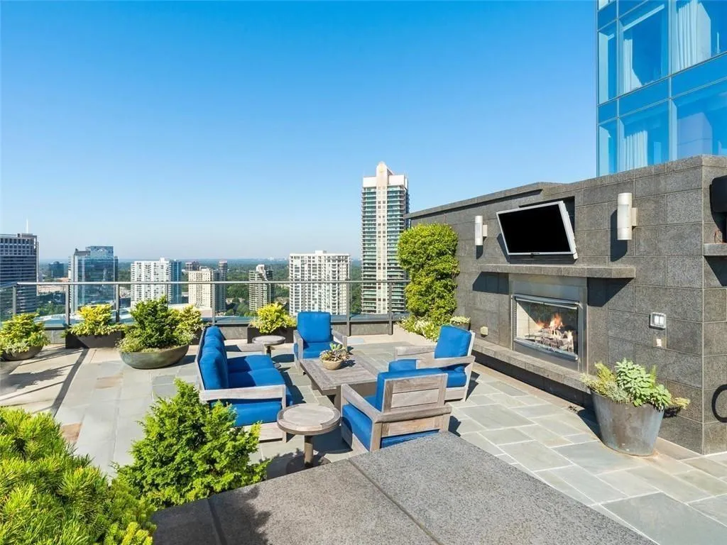 Outdoor Lounge / terrace with an outdoor fireplace