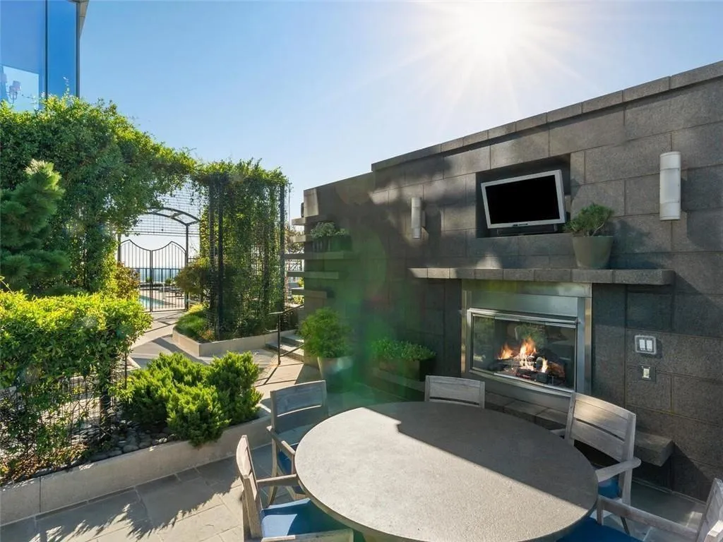 3630 Peachtree Road Ne Unit 2305, Atlanta, Georgia 30326, 2 Bedrooms Bedrooms, ,2 BathroomsBathrooms,Residential,For Sale,3630 Peachtree Road Ne Unit 2305,7627122