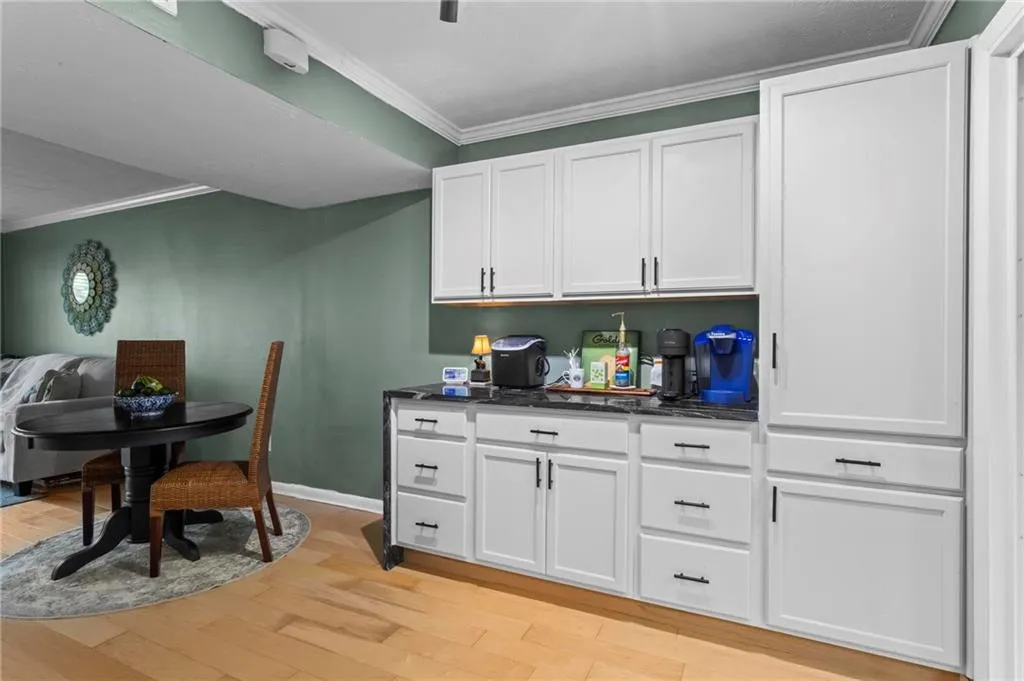 100 Biscayne Drive Nw Unit A3, Atlanta, Georgia 30309, 2 Bedrooms Bedrooms, ,1 BathroomBathrooms,Residential,For Sale,100 Biscayne Drive Nw Unit A3,7638831