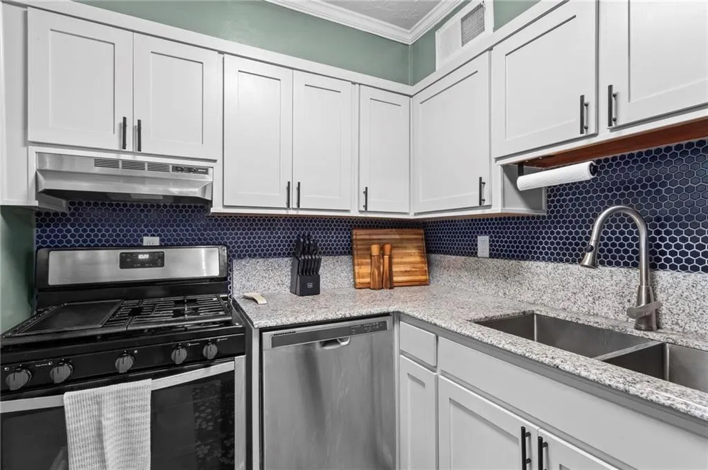 100 Biscayne Drive Nw Unit A3, Atlanta, Georgia 30309, 2 Bedrooms Bedrooms, ,1 BathroomBathrooms,Residential,For Sale,100 Biscayne Drive Nw Unit A3,7638831