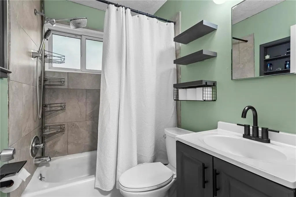 100 Biscayne Drive Nw Unit A3, Atlanta, Georgia 30309, 2 Bedrooms Bedrooms, ,1 BathroomBathrooms,Residential,For Sale,100 Biscayne Drive Nw Unit A3,7638831