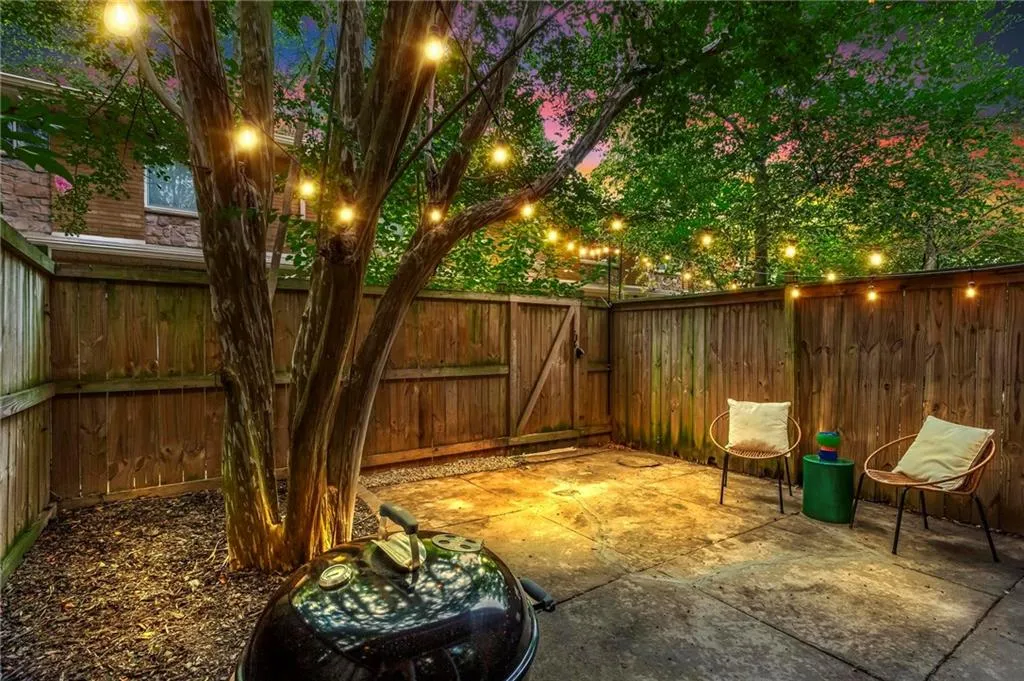 100 Biscayne Drive Nw Unit A3, Atlanta, Georgia 30309, 2 Bedrooms Bedrooms, ,1 BathroomBathrooms,Residential,For Sale,100 Biscayne Drive Nw Unit A3,7638831