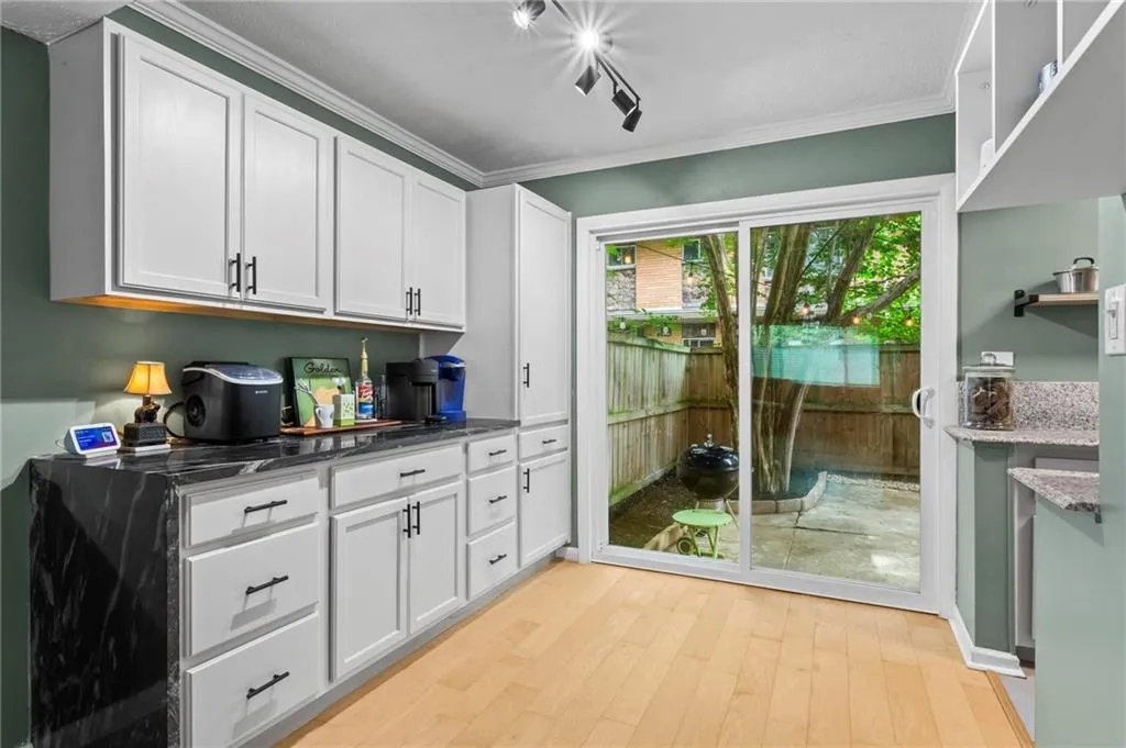 100 Biscayne Drive Nw Unit A3, Atlanta, Georgia 30309, 2 Bedrooms Bedrooms, ,1 BathroomBathrooms,Residential,For Sale,100 Biscayne Drive Nw Unit A3,7638831