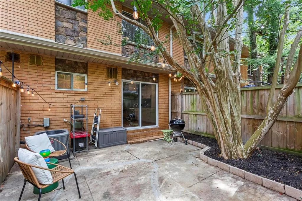 100 Biscayne Drive Nw Unit A3, Atlanta, Georgia 30309, 2 Bedrooms Bedrooms, ,1 BathroomBathrooms,Residential,For Sale,100 Biscayne Drive Nw Unit A3,7638831