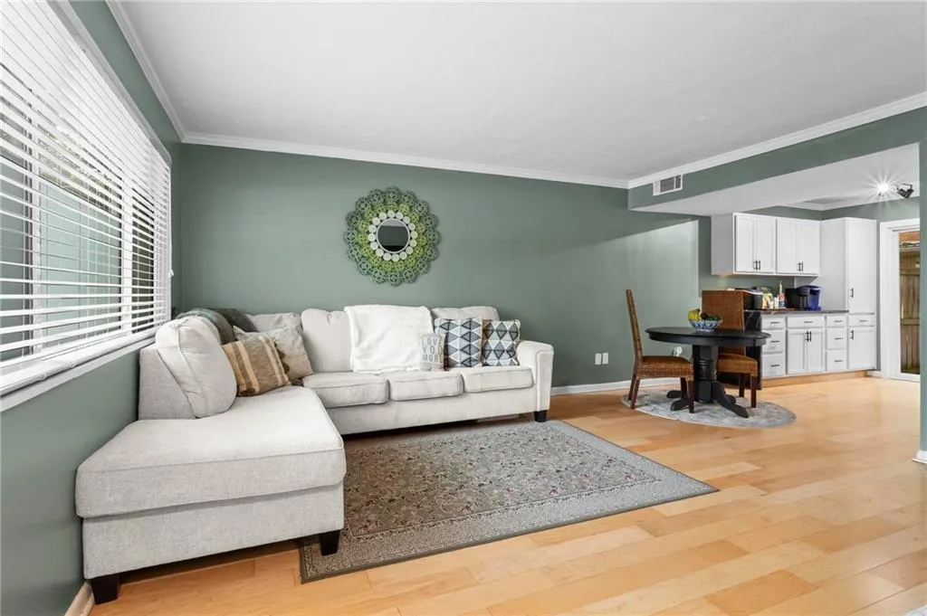 100 Biscayne Drive Nw Unit A3, Atlanta, Georgia 30309, 2 Bedrooms Bedrooms, ,1 BathroomBathrooms,Residential,For Sale,100 Biscayne Drive Nw Unit A3,7638831