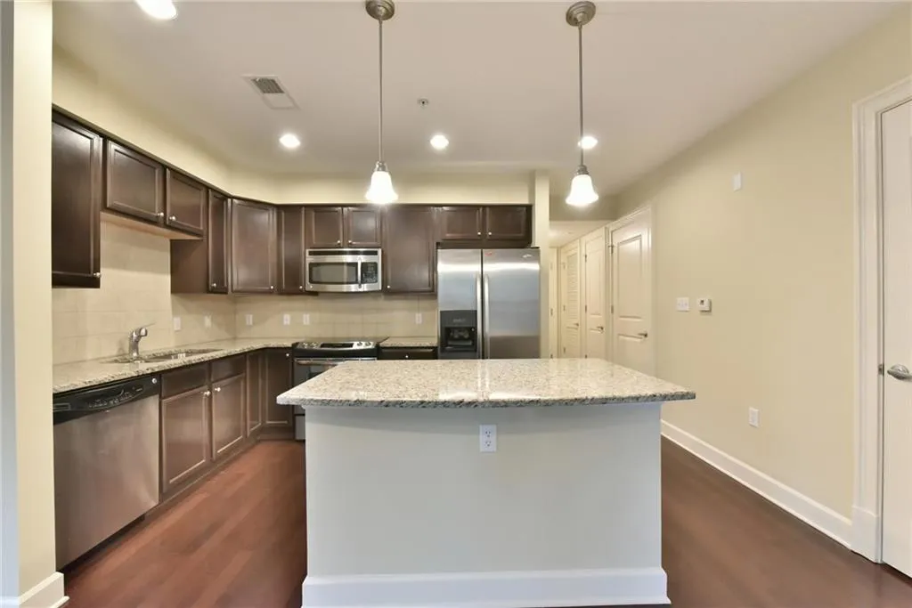 200 River Vista Drive Unit 306, Atlanta, Georgia 30339, 2 Bedrooms Bedrooms, ,2 BathroomsBathrooms,Residential,Sold,200 River Vista Drive Unit 306,5876743