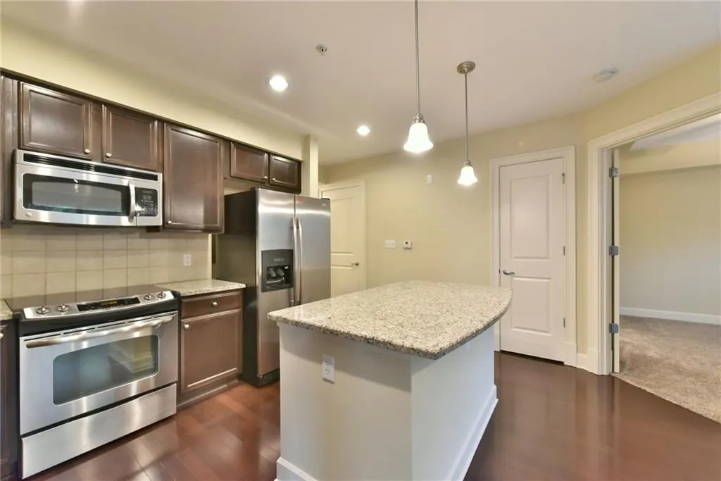 200 River Vista Drive Unit 306, Atlanta, Georgia 30339, 2 Bedrooms Bedrooms, ,2 BathroomsBathrooms,Residential,Sold,200 River Vista Drive Unit 306,5876743