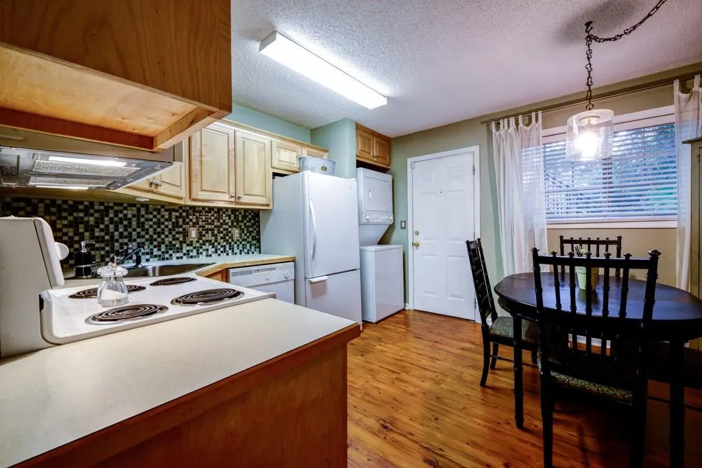 315 Hilderbrand Drive Unit A2, Sandy Springs, Georgia 30328, 2 Bedrooms Bedrooms, ,1 BathroomBathrooms,Residential,Sold,315 Hilderbrand Drive Unit A2,5707024