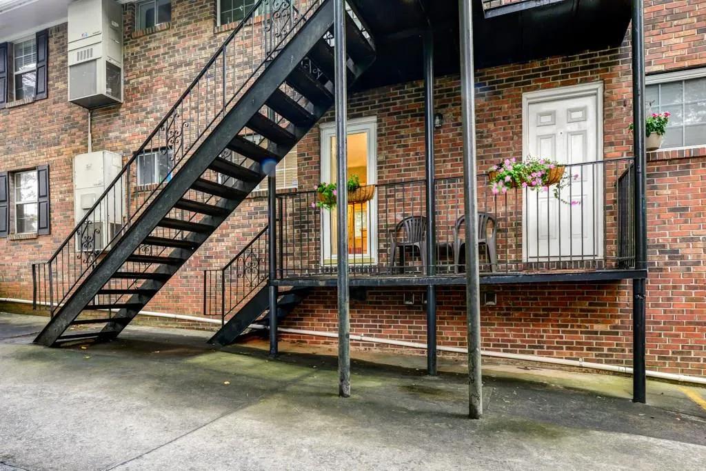 315 Hilderbrand Drive Unit A2, Sandy Springs, Georgia 30328, 2 Bedrooms Bedrooms, ,1 BathroomBathrooms,Residential,Sold,315 Hilderbrand Drive Unit A2,5707024