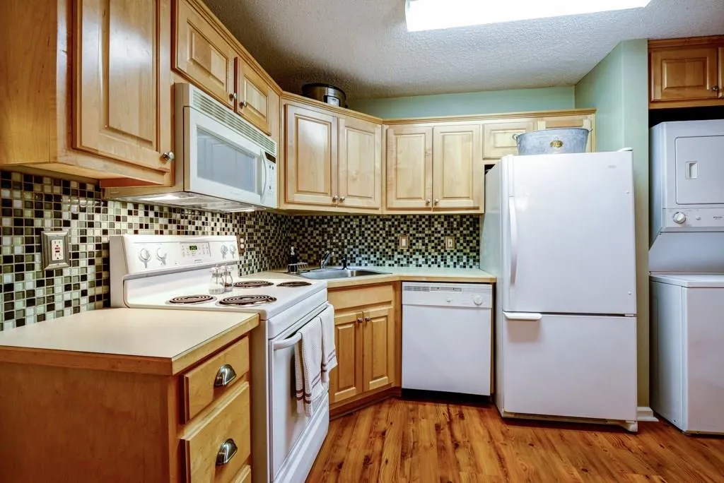 315 Hilderbrand Drive Unit A2, Sandy Springs, Georgia 30328, 2 Bedrooms Bedrooms, ,1 BathroomBathrooms,Residential,Sold,315 Hilderbrand Drive Unit A2,5707024