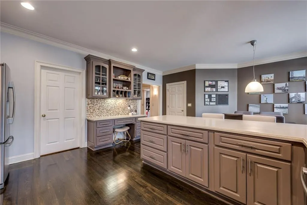 925 Roberts Landing Cove, Sandy Springs, Georgia 30350, 4 Bedrooms Bedrooms, ,3 BathroomsBathrooms,Residential,Sold,925 Roberts Landing Cove,5945402