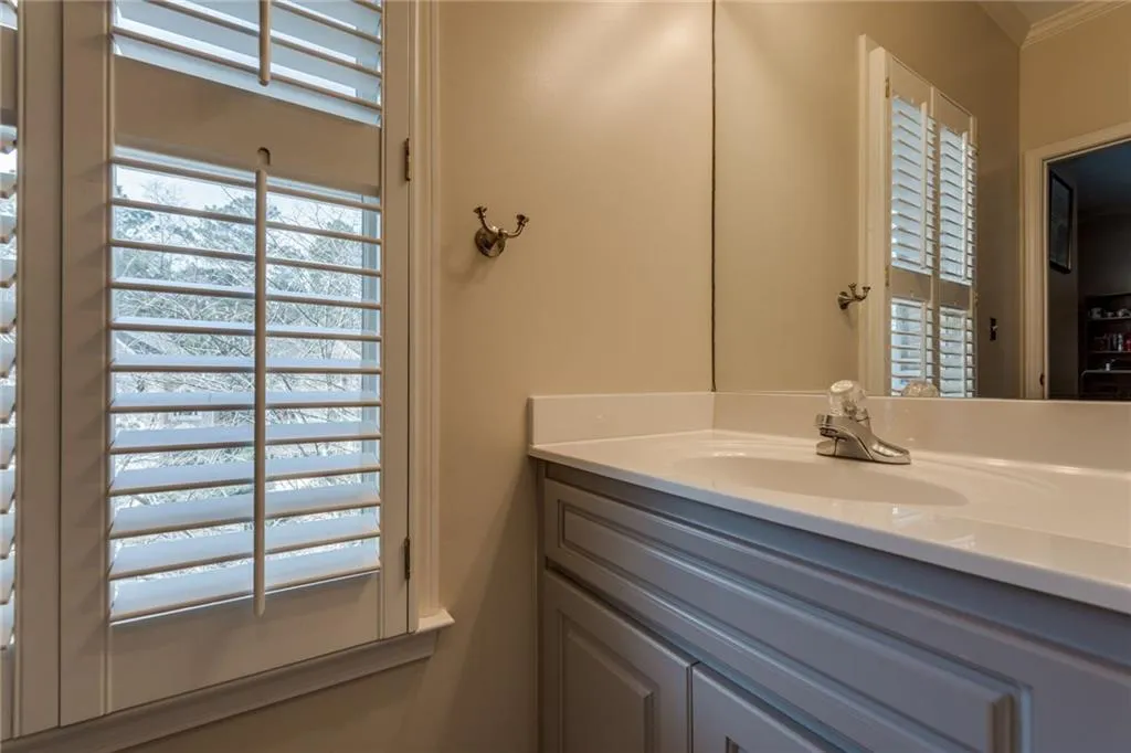 925 Roberts Landing Cove, Sandy Springs, Georgia 30350, 4 Bedrooms Bedrooms, ,3 BathroomsBathrooms,Residential,Sold,925 Roberts Landing Cove,5945402