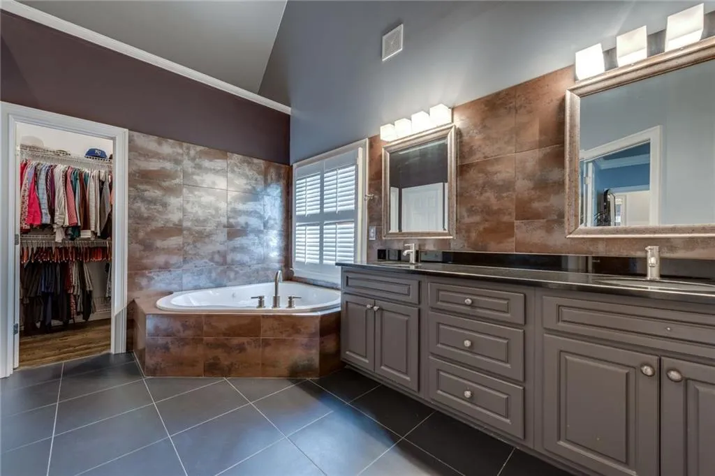 925 Roberts Landing Cove, Sandy Springs, Georgia 30350, 4 Bedrooms Bedrooms, ,3 BathroomsBathrooms,Residential,Sold,925 Roberts Landing Cove,5945402