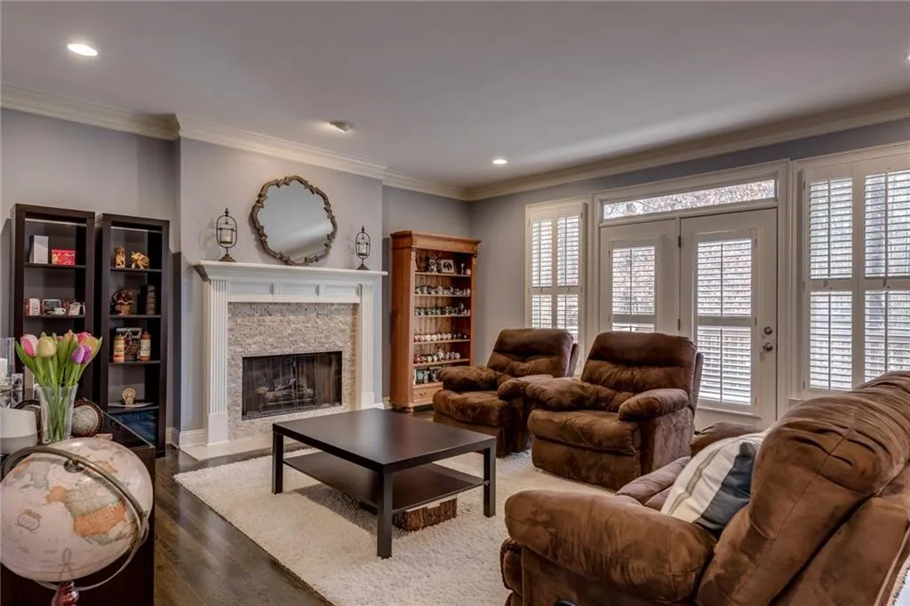 925 Roberts Landing Cove, Sandy Springs, Georgia 30350, 4 Bedrooms Bedrooms, ,3 BathroomsBathrooms,Residential,Sold,925 Roberts Landing Cove,5945402