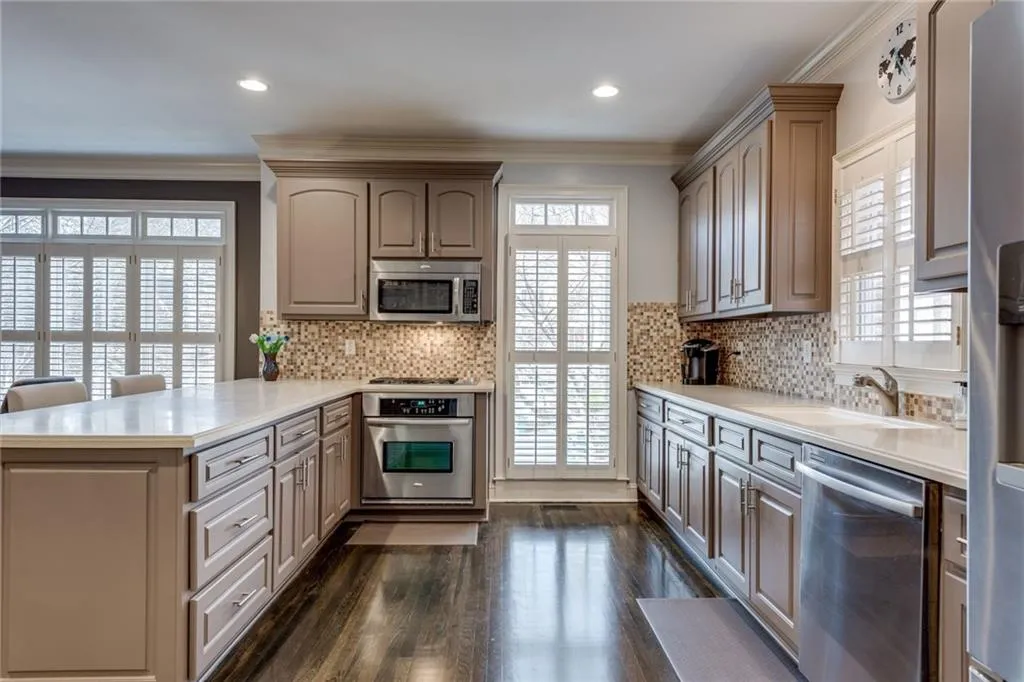 925 Roberts Landing Cove, Sandy Springs, Georgia 30350, 4 Bedrooms Bedrooms, ,3 BathroomsBathrooms,Residential,Sold,925 Roberts Landing Cove,5945402