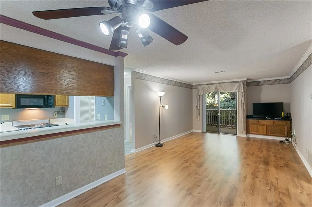 406 Barrington Hills Drive, Sandy Springs, Georgia 30350, 2 Bedrooms Bedrooms, ,2 BathroomsBathrooms,Residential,Sold,406 Barrington Hills Drive,6645327