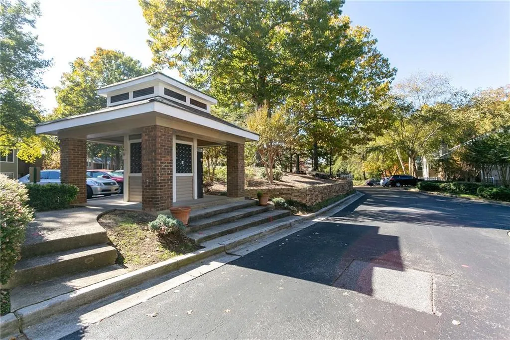 406 Barrington Hills Drive, Sandy Springs, Georgia 30350, 2 Bedrooms Bedrooms, ,2 BathroomsBathrooms,Residential,Sold,406 Barrington Hills Drive,6645327