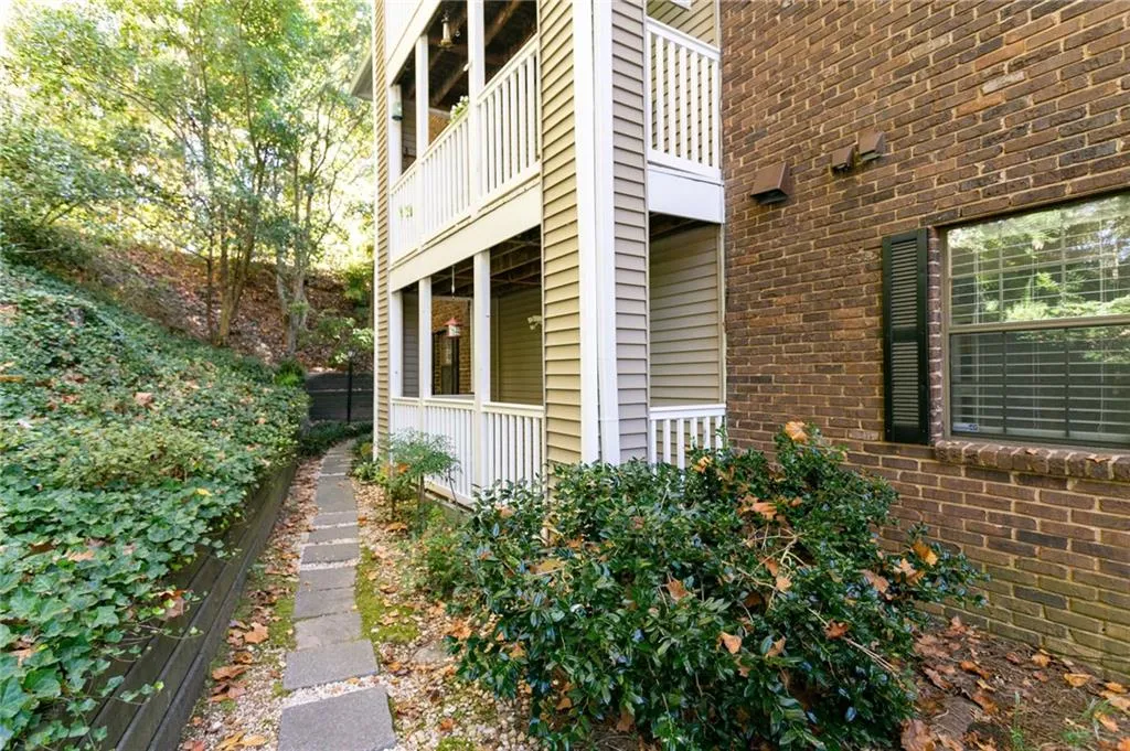 406 Barrington Hills Drive, Sandy Springs, Georgia 30350, 2 Bedrooms Bedrooms, ,2 BathroomsBathrooms,Residential,Sold,406 Barrington Hills Drive,6645327