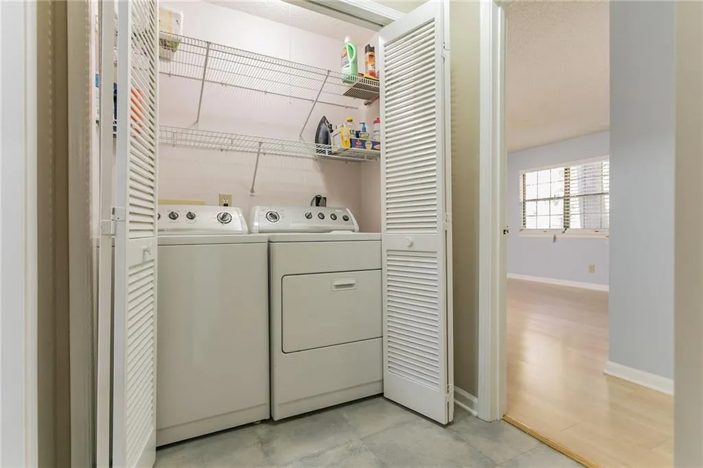 406 Barrington Hills Drive, Sandy Springs, Georgia 30350, 2 Bedrooms Bedrooms, ,2 BathroomsBathrooms,Residential,Sold,406 Barrington Hills Drive,6645327