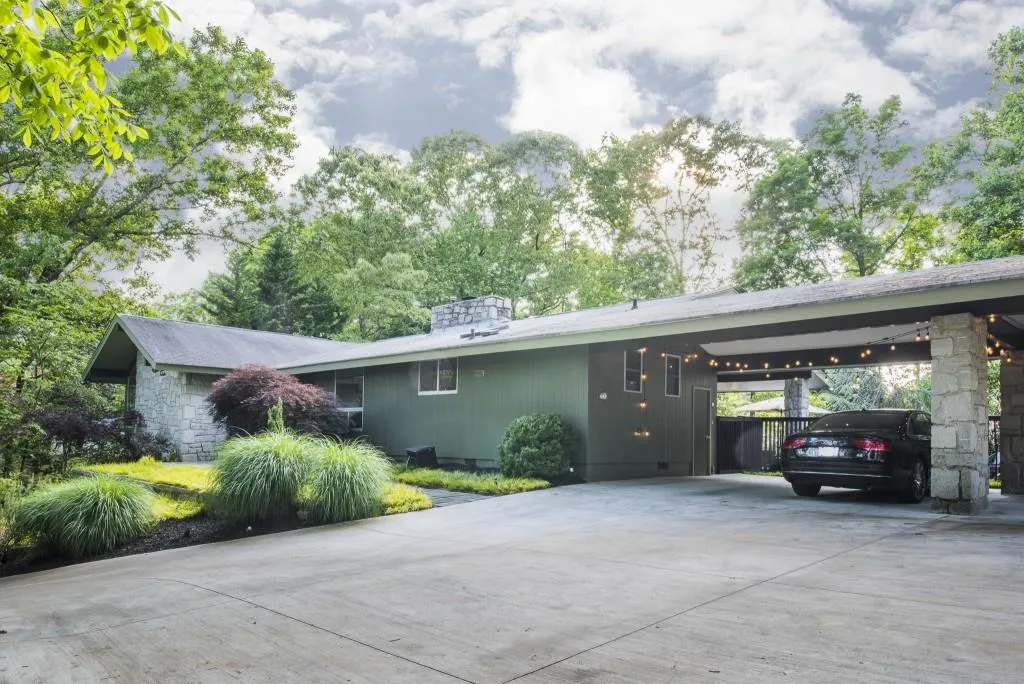 6390 Colewood Court, Atlanta, Georgia 30328, 5 Bedrooms Bedrooms, ,3 BathroomsBathrooms,Residential,Sold,6390 Colewood Court,6011949