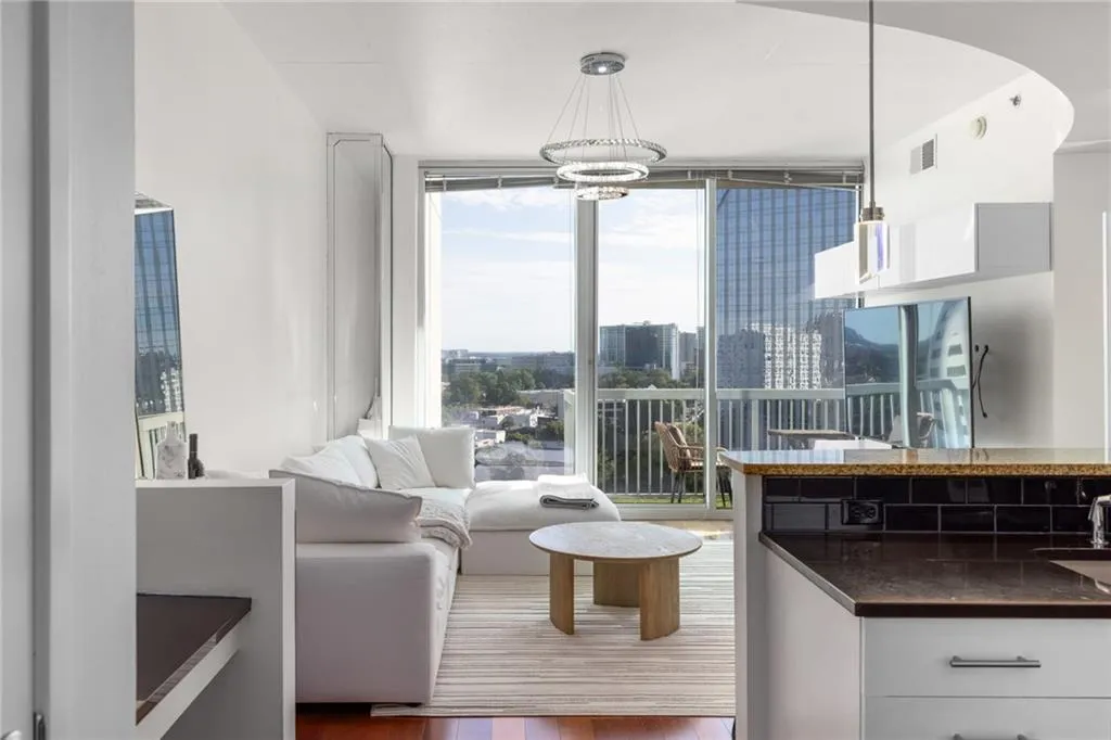 3324 Peachtree Road Ne Unit 1304, Atlanta, Georgia 30326, 1 Bedroom Bedrooms, ,1 BathroomBathrooms,Residential,For Sale,3324 Peachtree Road Ne Unit 1304,7657952