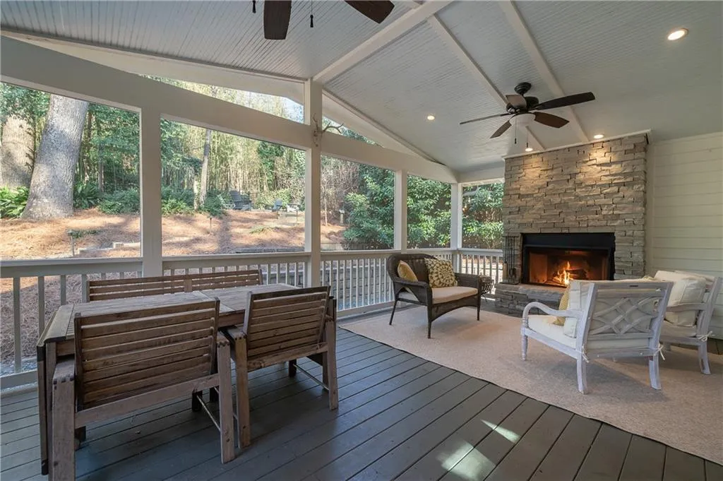 472 Carolwood Lane, Atlanta, Georgia 30342, 3 Bedrooms Bedrooms, ,3 BathroomsBathrooms,Residential,Sold,472 Carolwood Lane,6827449