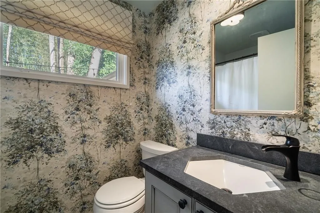 472 Carolwood Lane, Atlanta, Georgia 30342, 3 Bedrooms Bedrooms, ,3 BathroomsBathrooms,Residential,Sold,472 Carolwood Lane,6827449