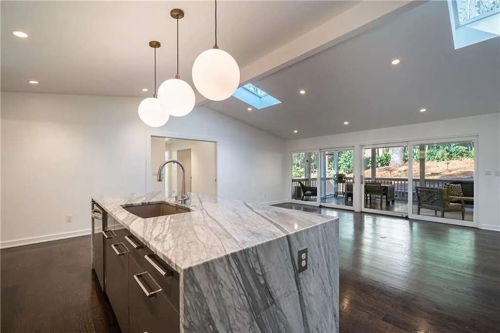 472 Carolwood Lane, Atlanta, Georgia 30342, 3 Bedrooms Bedrooms, ,3 BathroomsBathrooms,Residential,Sold,472 Carolwood Lane,6827449