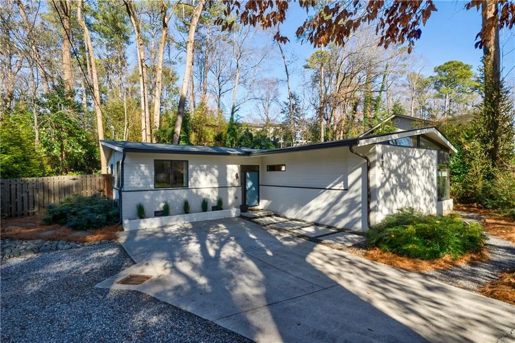 472 Carolwood Lane, Atlanta, Georgia 30342, 3 Bedrooms Bedrooms, ,3 BathroomsBathrooms,Residential,Sold,472 Carolwood Lane,6827449