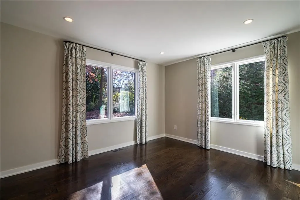 472 Carolwood Lane, Atlanta, Georgia 30342, 3 Bedrooms Bedrooms, ,3 BathroomsBathrooms,Residential,Sold,472 Carolwood Lane,6827449