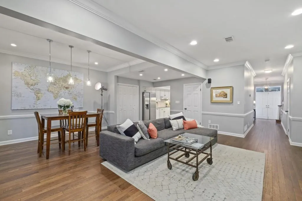 61 Willow Glen Ne, Atlanta, Georgia 30342, 3 Bedrooms Bedrooms, ,2 BathroomsBathrooms,Residential,Sold,61 Willow Glen Ne,6766560