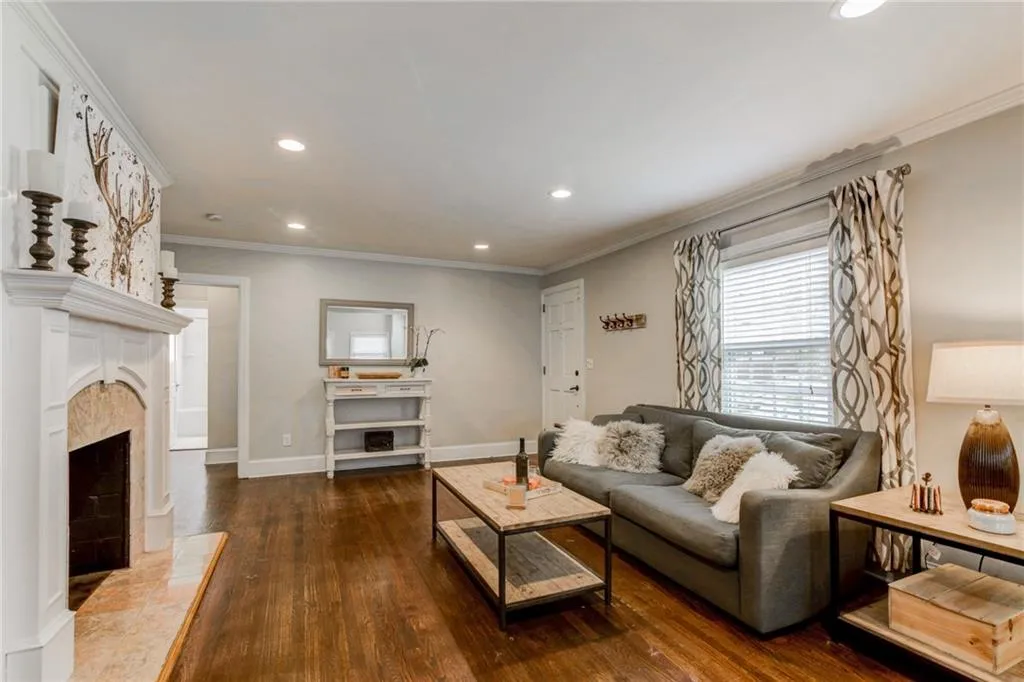 2885 Elliott Circle Ne, Atlanta, Georgia 30305, 4 Bedrooms Bedrooms, ,3 BathroomsBathrooms,Residential,Sold,2885 Elliott Circle Ne,6006128