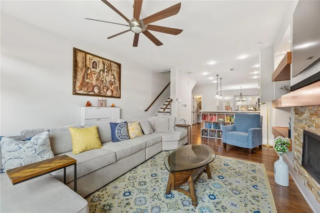 305 Alderwood Lane, Sandy Springs, Georgia 30328, 3 Bedrooms Bedrooms, ,3 BathroomsBathrooms,Residential,Sold,305 Alderwood Lane,7616408