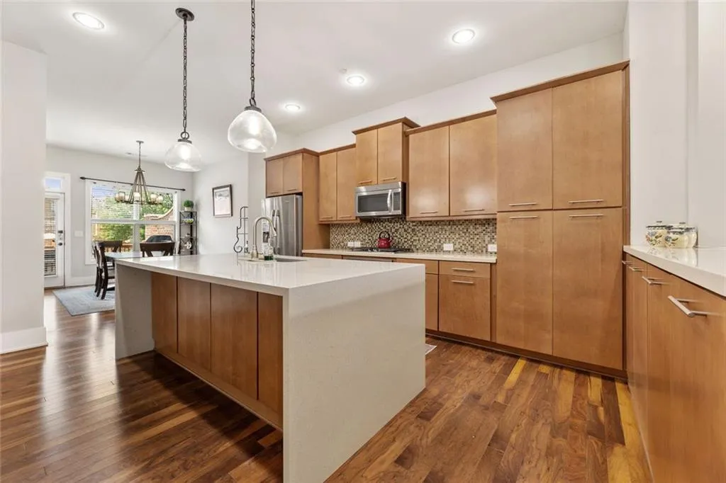 305 Alderwood Lane, Sandy Springs, Georgia 30328, 3 Bedrooms Bedrooms, ,3 BathroomsBathrooms,Residential,Sold,305 Alderwood Lane,7616408