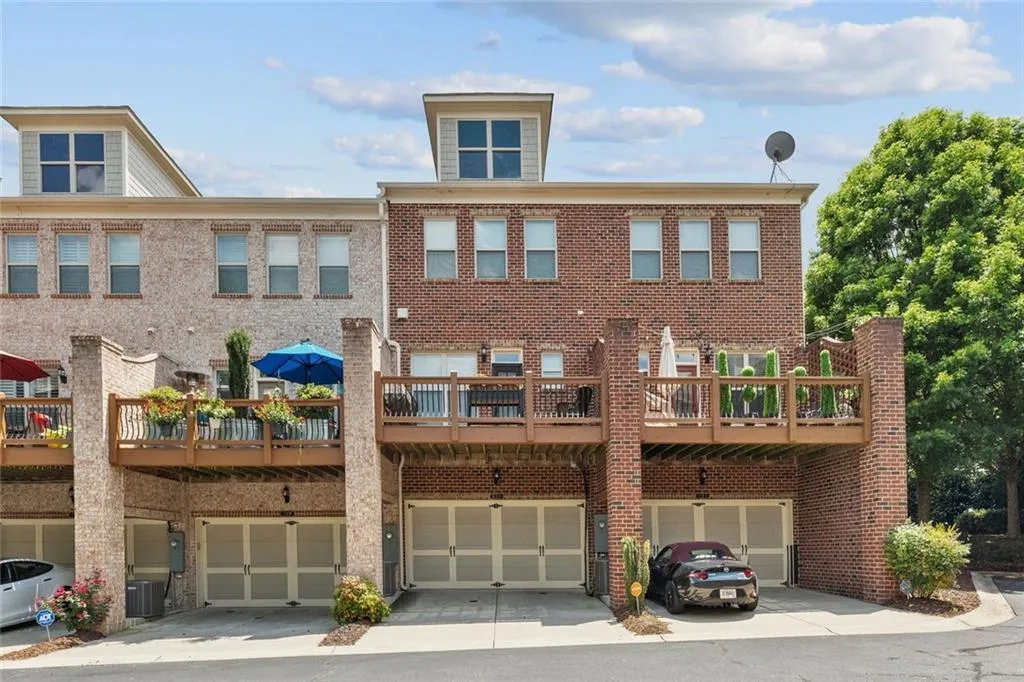305 Alderwood Lane, Sandy Springs, Georgia 30328, 3 Bedrooms Bedrooms, ,3 BathroomsBathrooms,Residential,Sold,305 Alderwood Lane,7616408