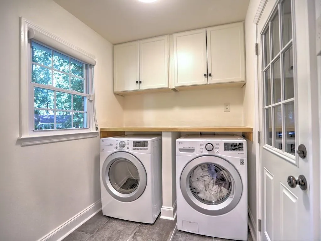 7070 Duncourtney Drive, Sandy Springs, Georgia 30328, 5 Bedrooms Bedrooms, ,3 BathroomsBathrooms,Residential,Sold,7070 Duncourtney Drive,7242153