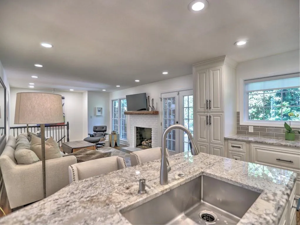 7070 Duncourtney Drive, Sandy Springs, Georgia 30328, 5 Bedrooms Bedrooms, ,3 BathroomsBathrooms,Residential,Sold,7070 Duncourtney Drive,7242153