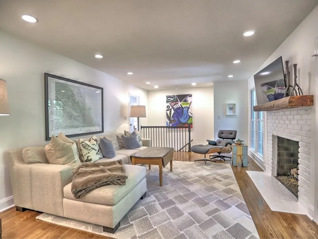 7070 Duncourtney Drive, Sandy Springs, Georgia 30328, 5 Bedrooms Bedrooms, ,3 BathroomsBathrooms,Residential,Sold,7070 Duncourtney Drive,7242153