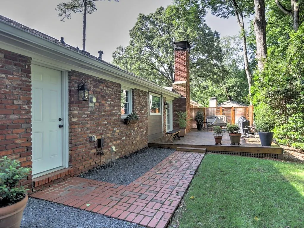 7070 Duncourtney Drive, Sandy Springs, Georgia 30328, 5 Bedrooms Bedrooms, ,3 BathroomsBathrooms,Residential,Sold,7070 Duncourtney Drive,7242153