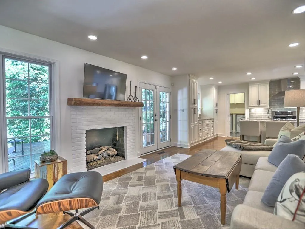 7070 Duncourtney Drive, Sandy Springs, Georgia 30328, 5 Bedrooms Bedrooms, ,3 BathroomsBathrooms,Residential,Sold,7070 Duncourtney Drive,7242153