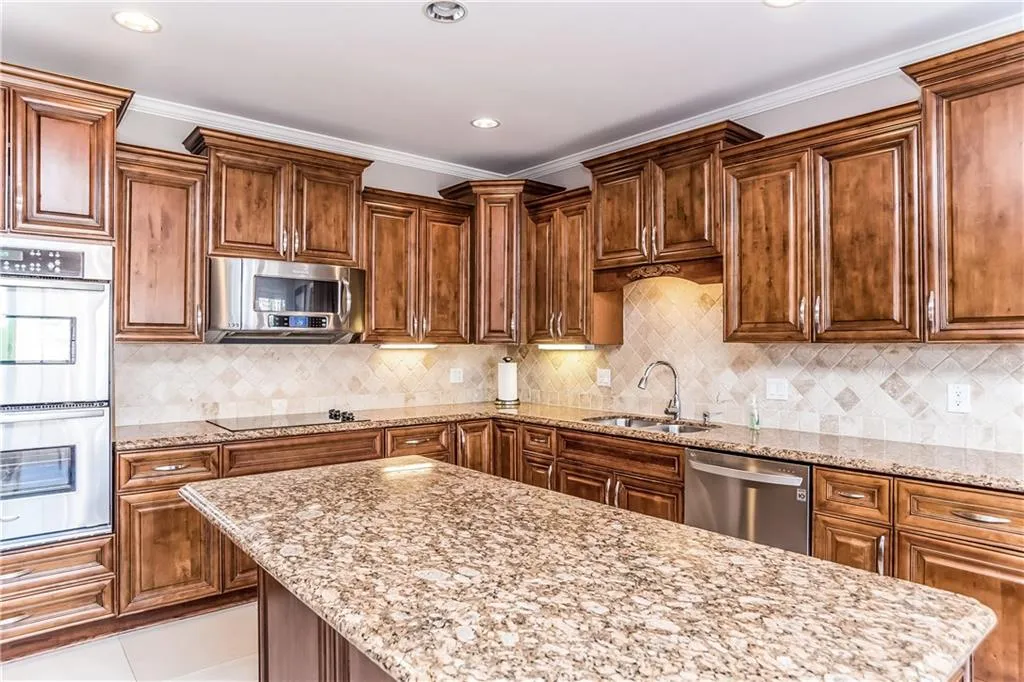 7675 Blandford Place, Sandy Springs, Georgia 30350, 5 Bedrooms Bedrooms, ,4 BathroomsBathrooms,Residential,Sold,7675 Blandford Place,5964027