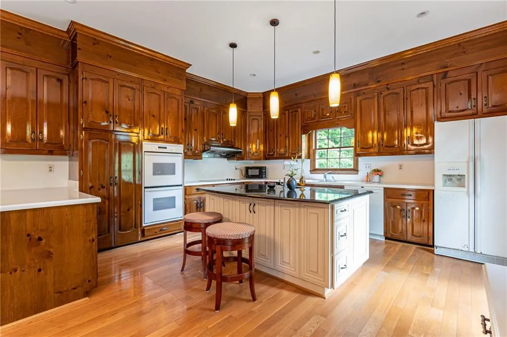 125 River Landing, Sandy Springs, Georgia 30350, 5 Bedrooms Bedrooms, ,4 BathroomsBathrooms,Residential,Sold,125 River Landing,6717953