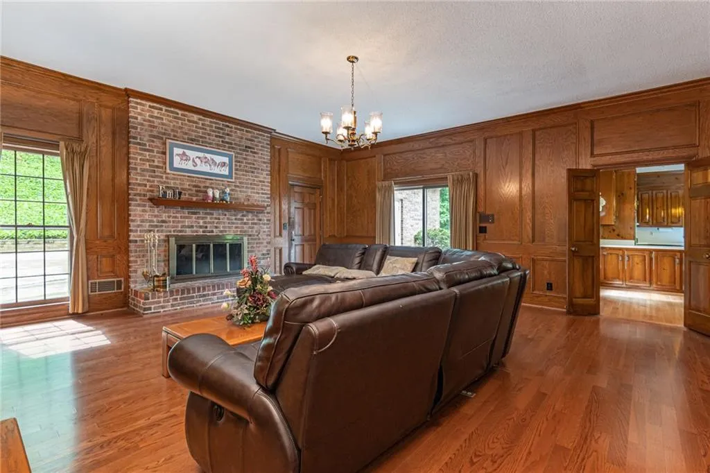 125 River Landing, Sandy Springs, Georgia 30350, 5 Bedrooms Bedrooms, ,4 BathroomsBathrooms,Residential,Sold,125 River Landing,6717953